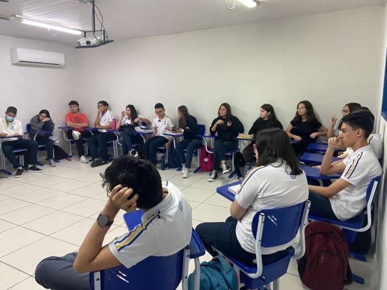 alunos do ensino medio tecnico em sala de aula