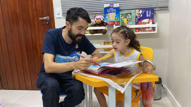 criança com psicopedagogo